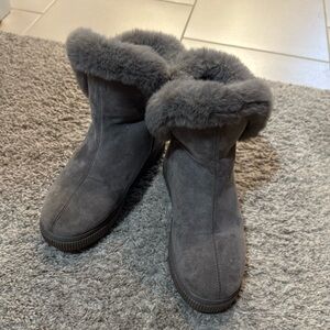Gray women’s boots